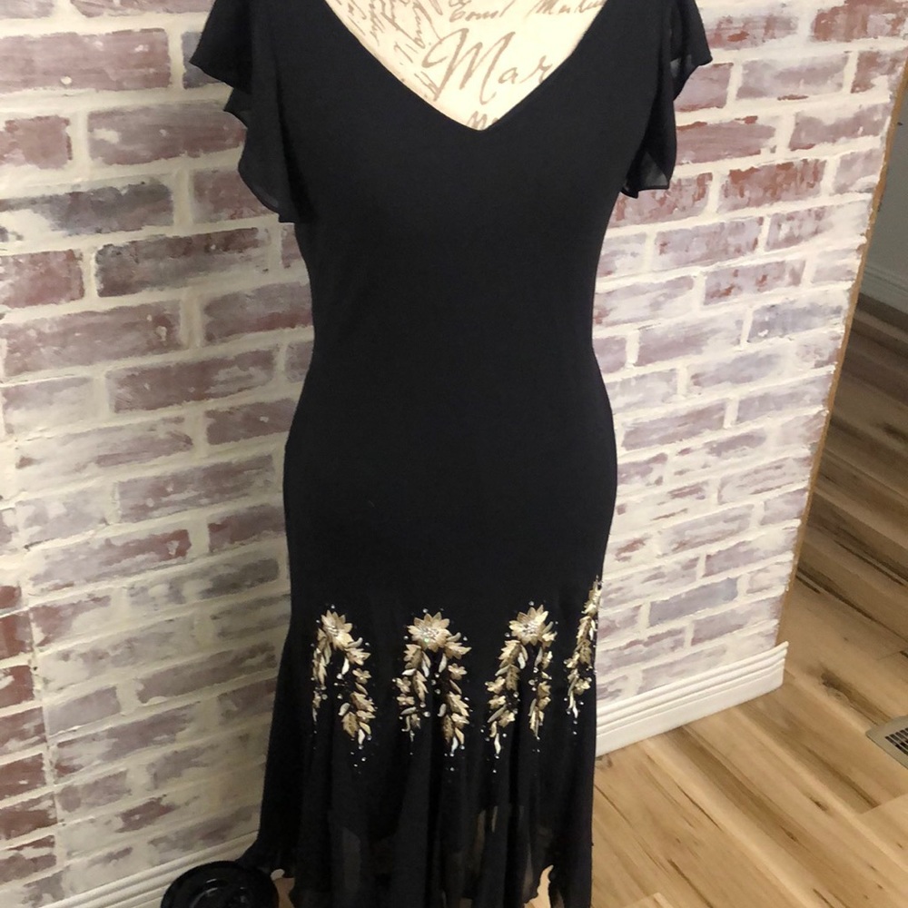 S. L. FASHIONS BLACK CAP SLEEVE MIDI FORMAL DRESS. Size 10 V- neck/back 37” long